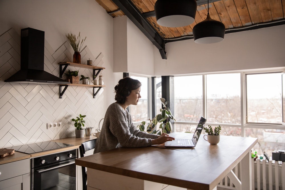 3 Great Methods to Stay Healthy While Working Remotely