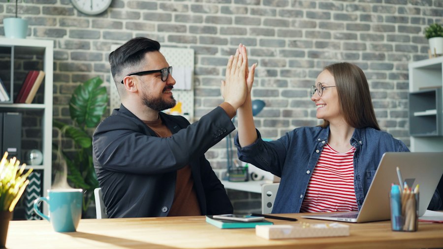 Photo motivate small business staff tips